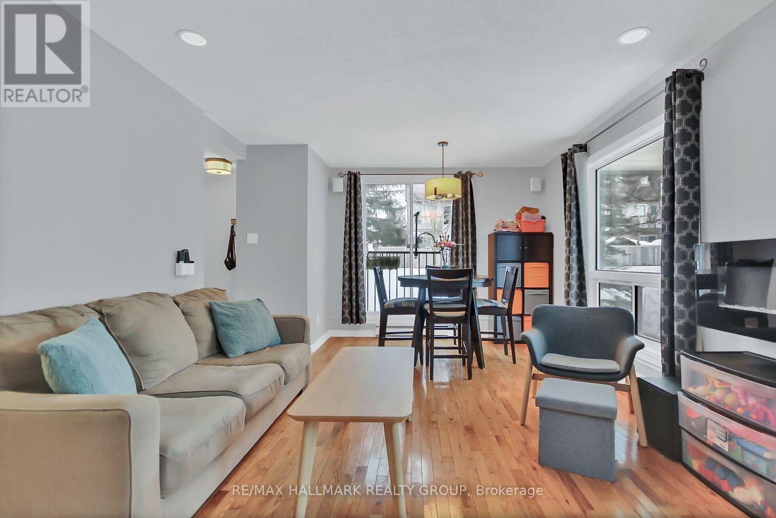 906 Tanguay Court, Ottawa, Ontario  K2L 3X5 - Photo 5 - X12081729