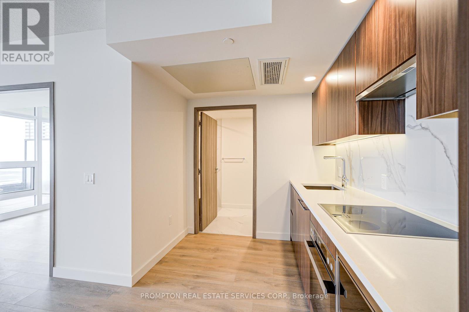 3807 - 1 Concord Cityplace Way, Toronto, Ontario  M5V 0X3 - Photo 15 - C12200454