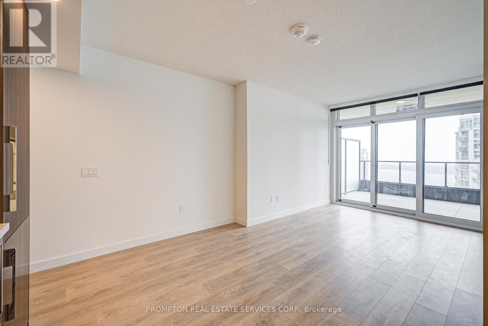 3807 - 1 Concord Cityplace Way, Toronto, Ontario  M5V 0X3 - Photo 14 - C12200454