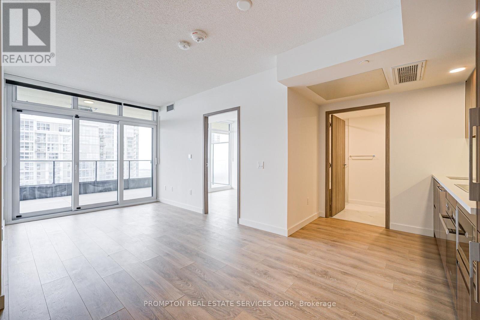 3807 - 1 Concord Cityplace Way, Toronto, Ontario  M5V 0X3 - Photo 10 - C12200454