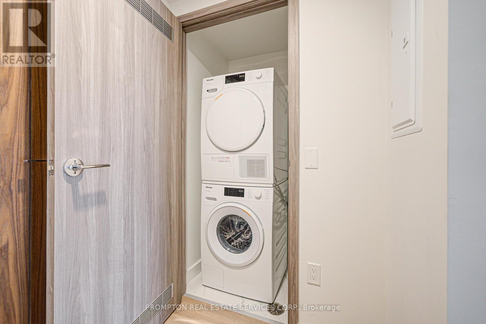 3807 - 1 Concord Cityplace Way, Toronto, Ontario  M5V 0X3 - Photo 28 - C12200454