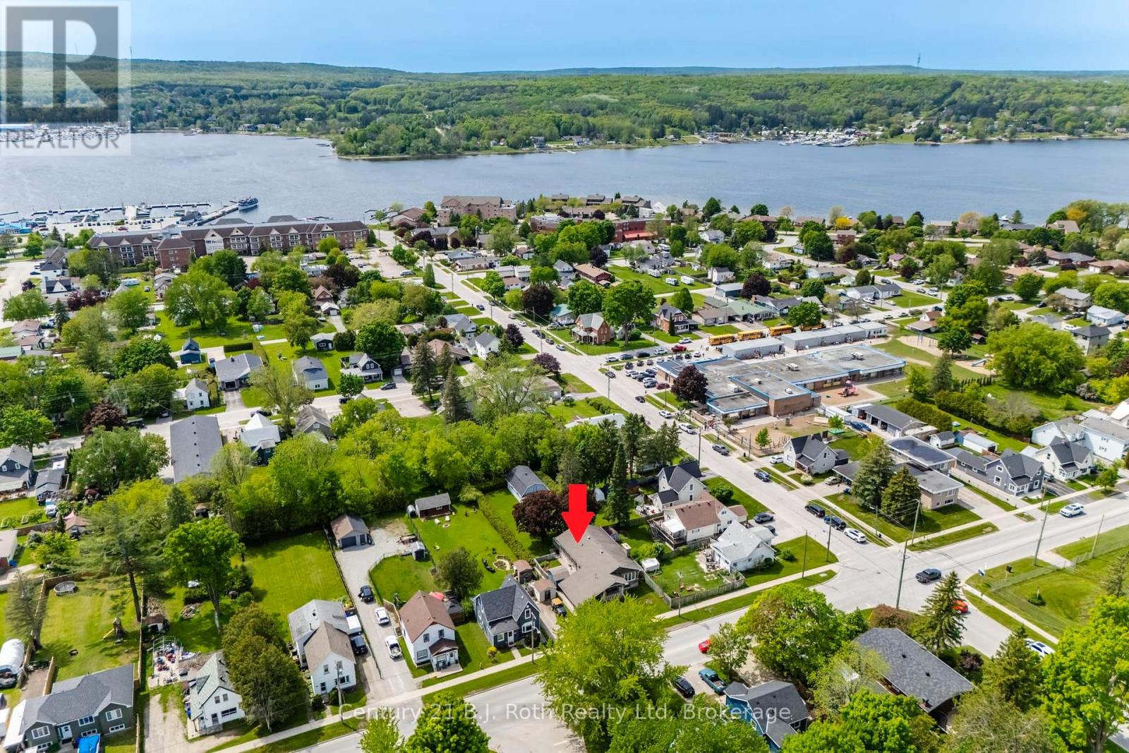 56 Fox Street, Penetanguishene, Ontario  L9M 1B5 - Photo 2 - S12195764