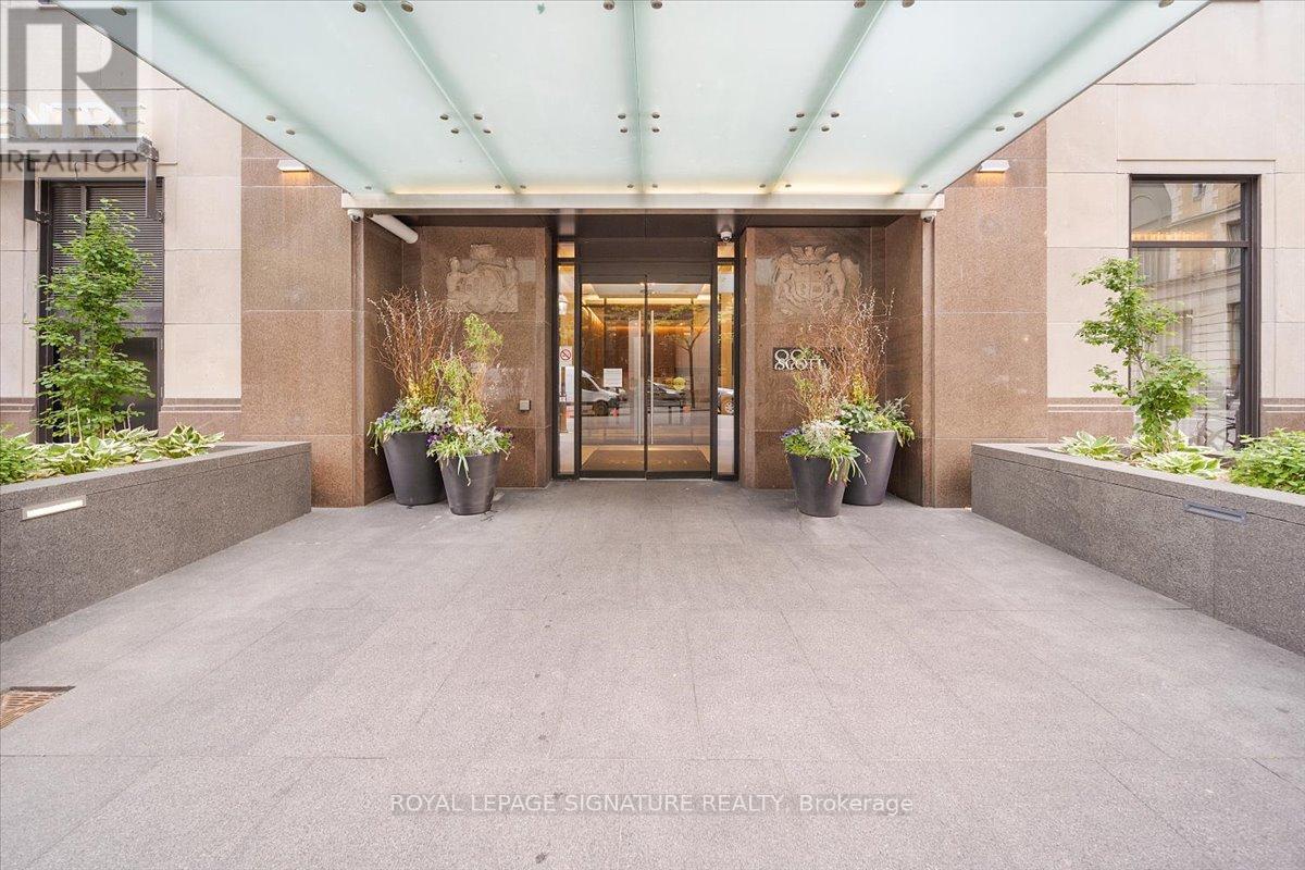 5207 - 88 Scott Street, Toronto, Ontario  M5E 0A9 - Photo 1 - C12205577