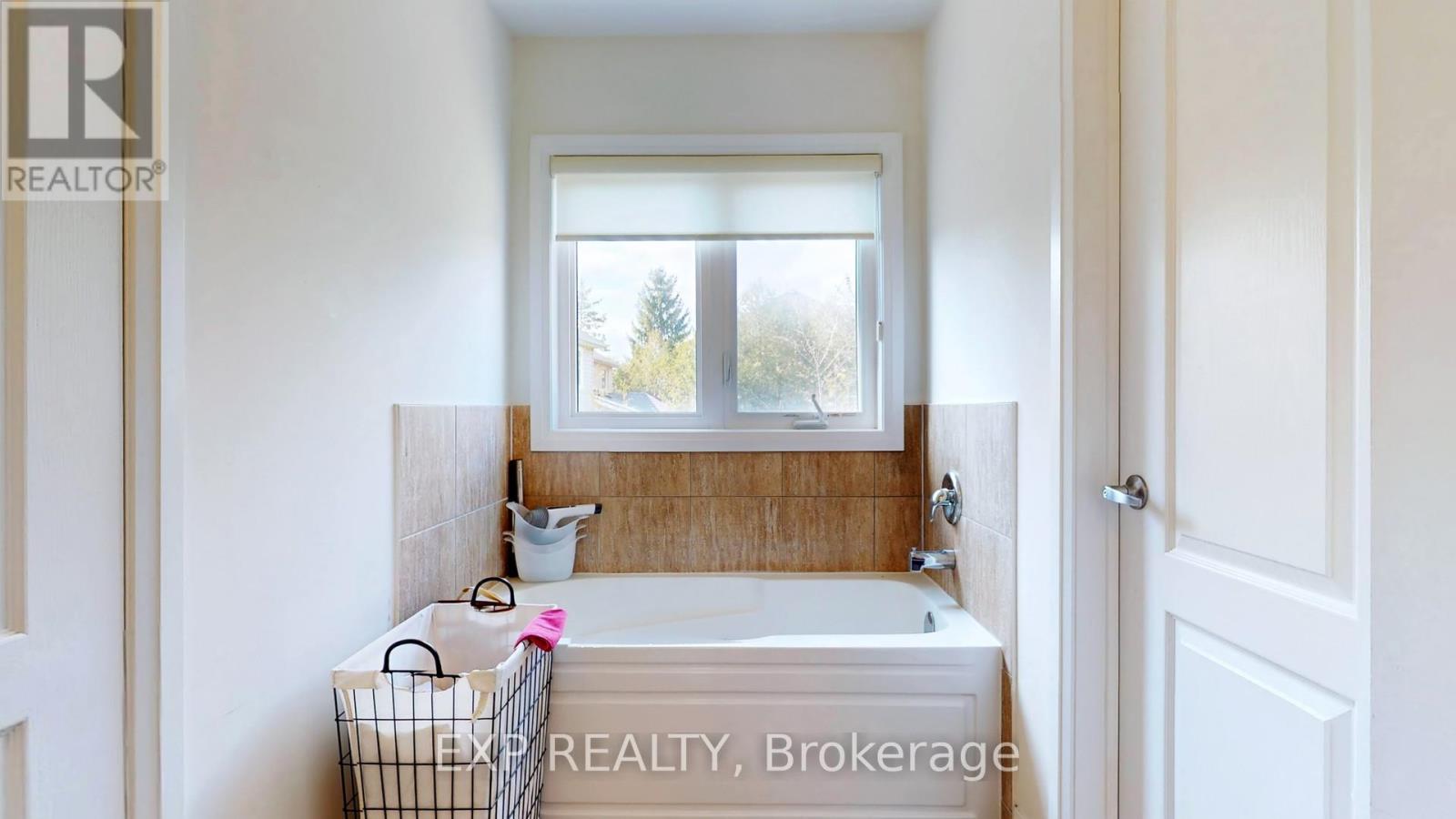 1163 Carnegie Drive, Mississauga, Ontario  L5E 0A6 - Photo 21 - W12205925