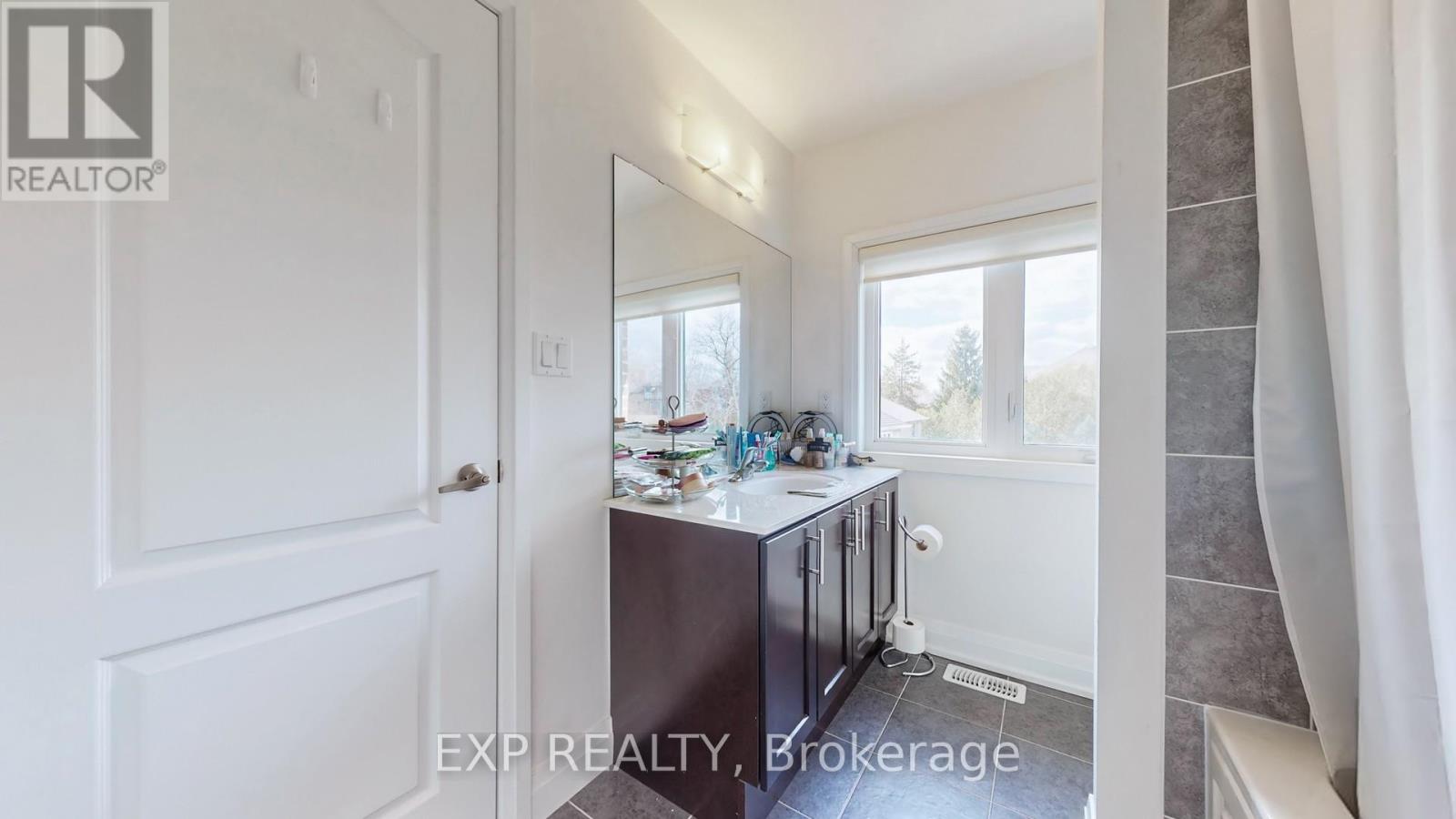 1163 Carnegie Drive, Mississauga, Ontario  L5E 0A6 - Photo 33 - W12205925