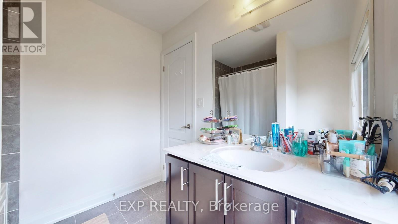 1163 Carnegie Drive, Mississauga, Ontario  L5E 0A6 - Photo 34 - W12205925