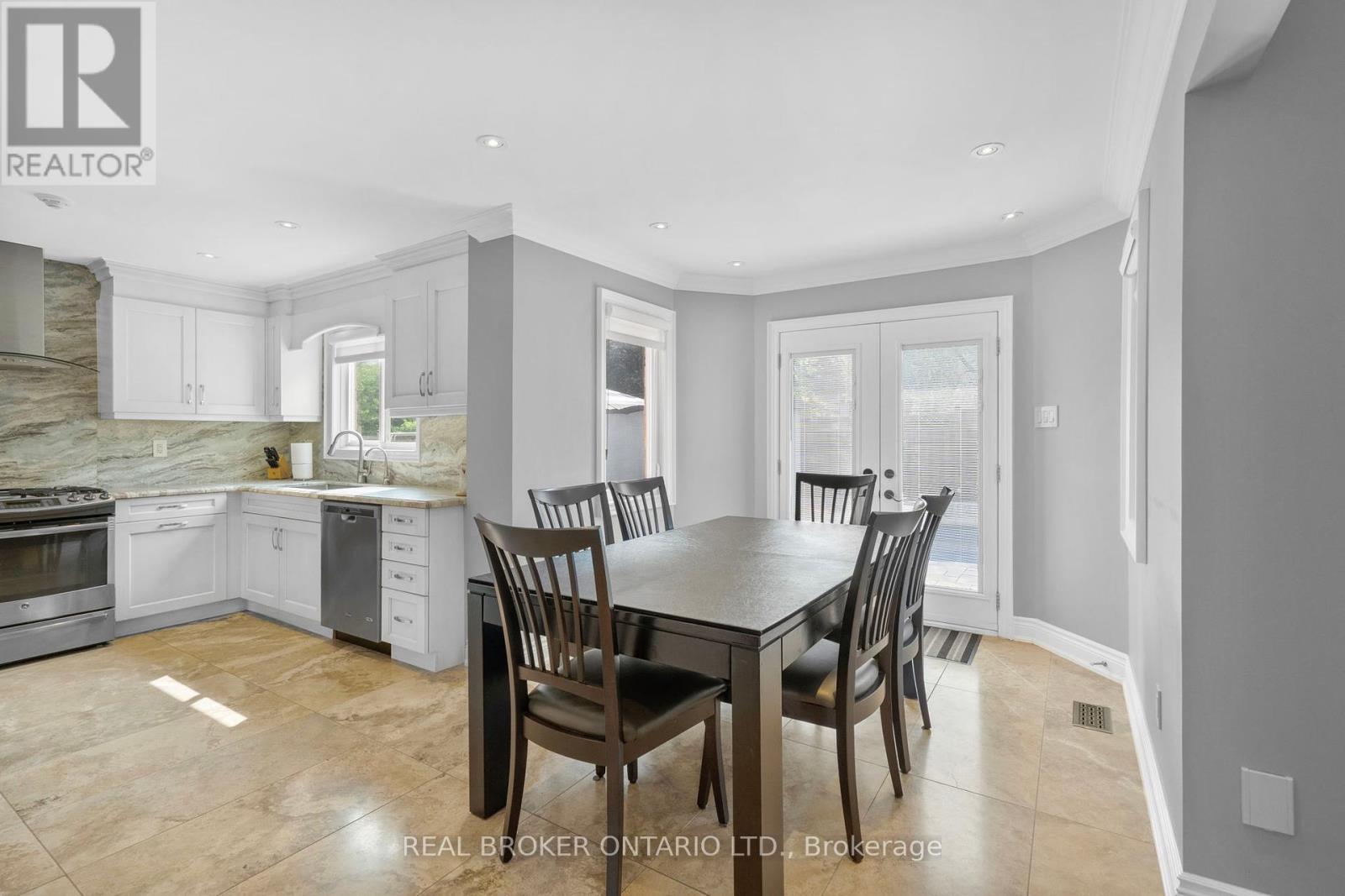 11 Fountainbridge Drive, Caledon, Ontario  L7E 1P6 - Photo 10 - W12205934