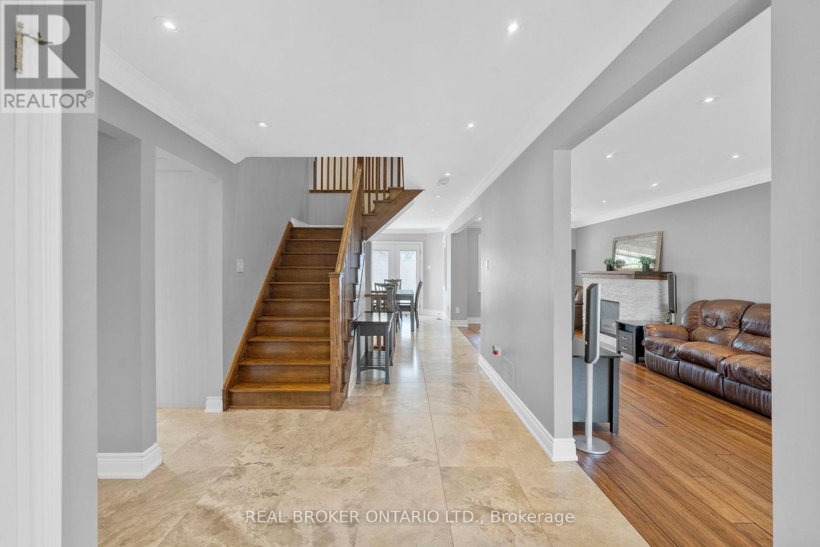 11 Fountainbridge Drive, Caledon, Ontario  L7E 1P6 - Photo 3 - W12205934