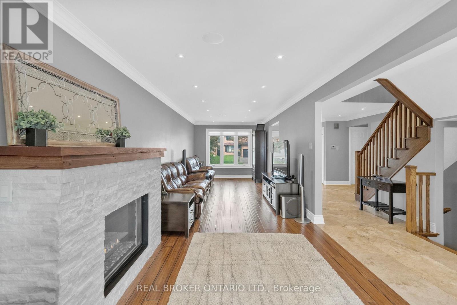 11 Fountainbridge Drive, Caledon, Ontario  L7E 1P6 - Photo 8 - W12205934