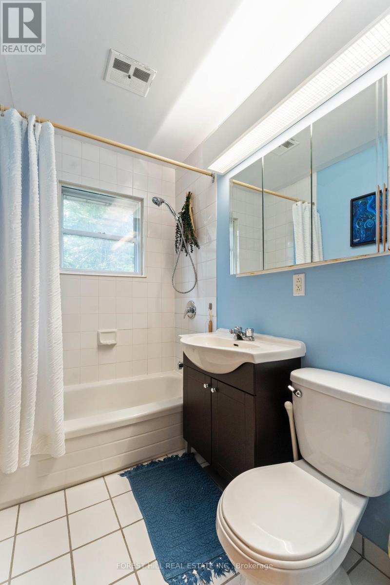 2 - 964 Bakervale Drive, Ottawa, Ontario  K1Z 6N5 - Photo 12 - X12205932