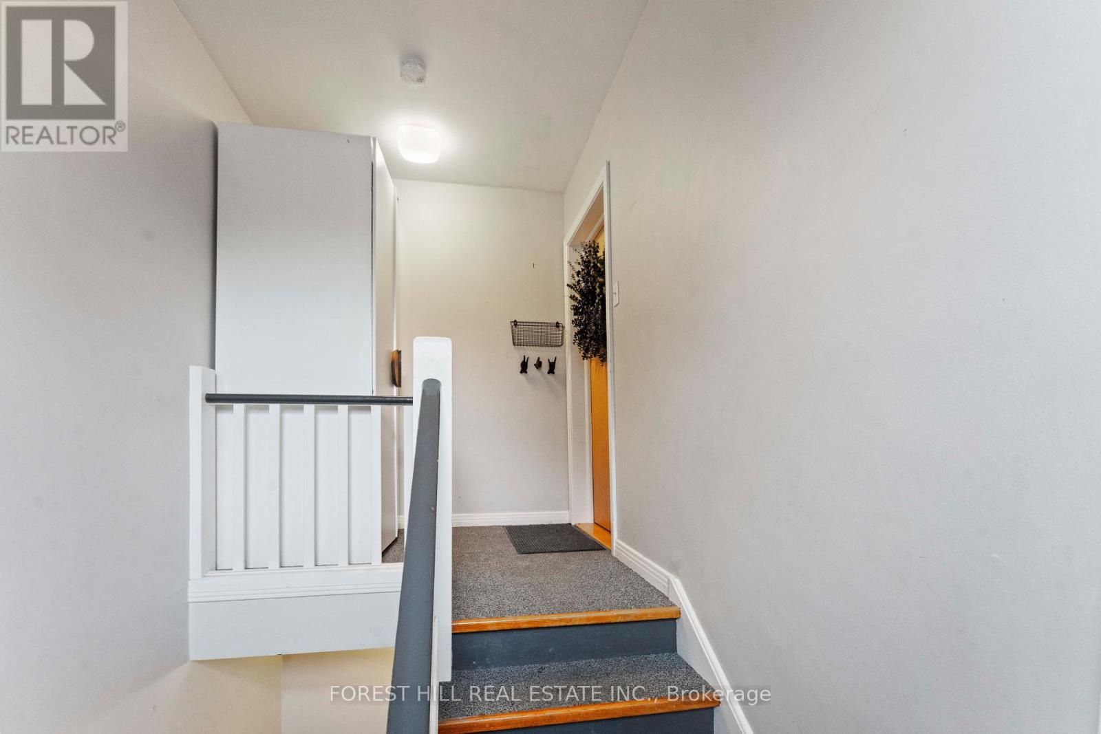 2 - 964 Bakervale Drive, Ottawa, Ontario  K1Z 6N5 - Photo 2 - X12205932