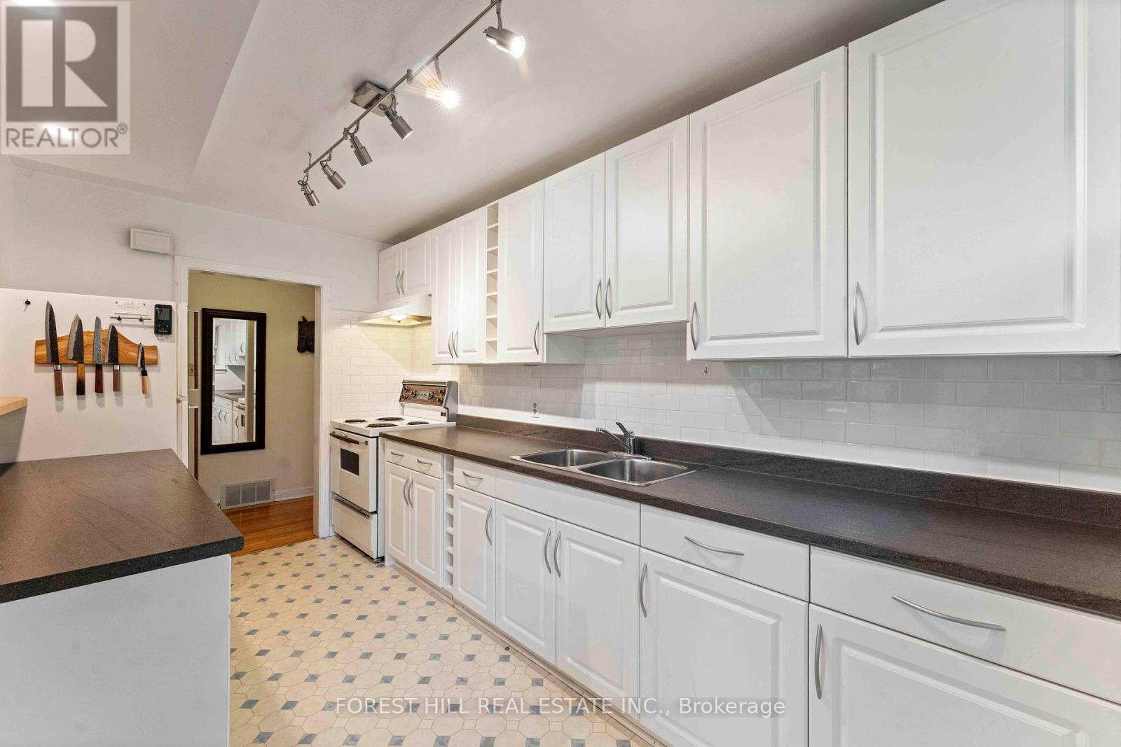 2 - 964 Bakervale Drive, Ottawa, Ontario  K1Z 6N5 - Photo 7 - X12205932