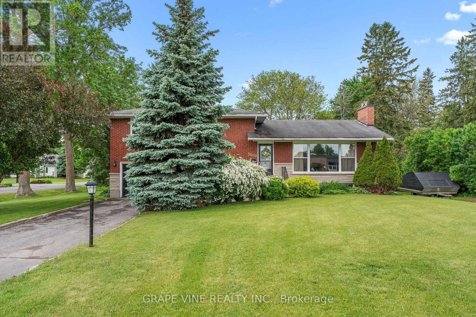 3698 Mcbean Street, Ottawa, Ontario  K0A 2Z0 - Photo 1 - X12206006