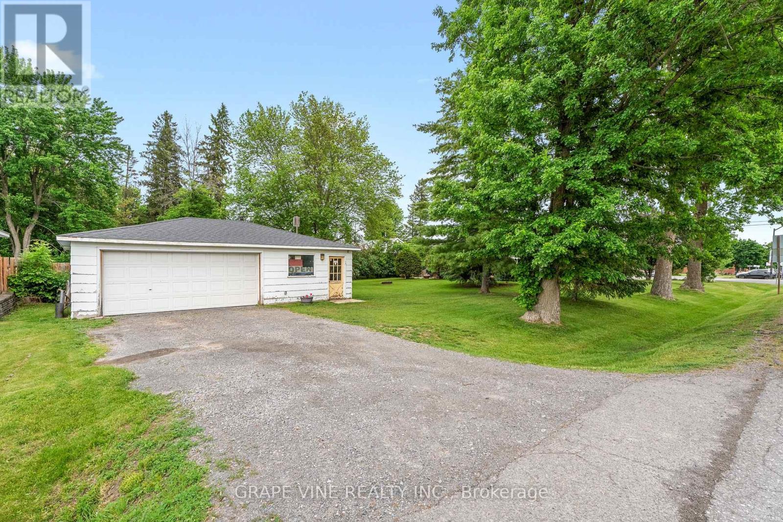 3698 Mcbean Street, Ottawa, Ontario  K0A 2Z0 - Photo 3 - X12206006