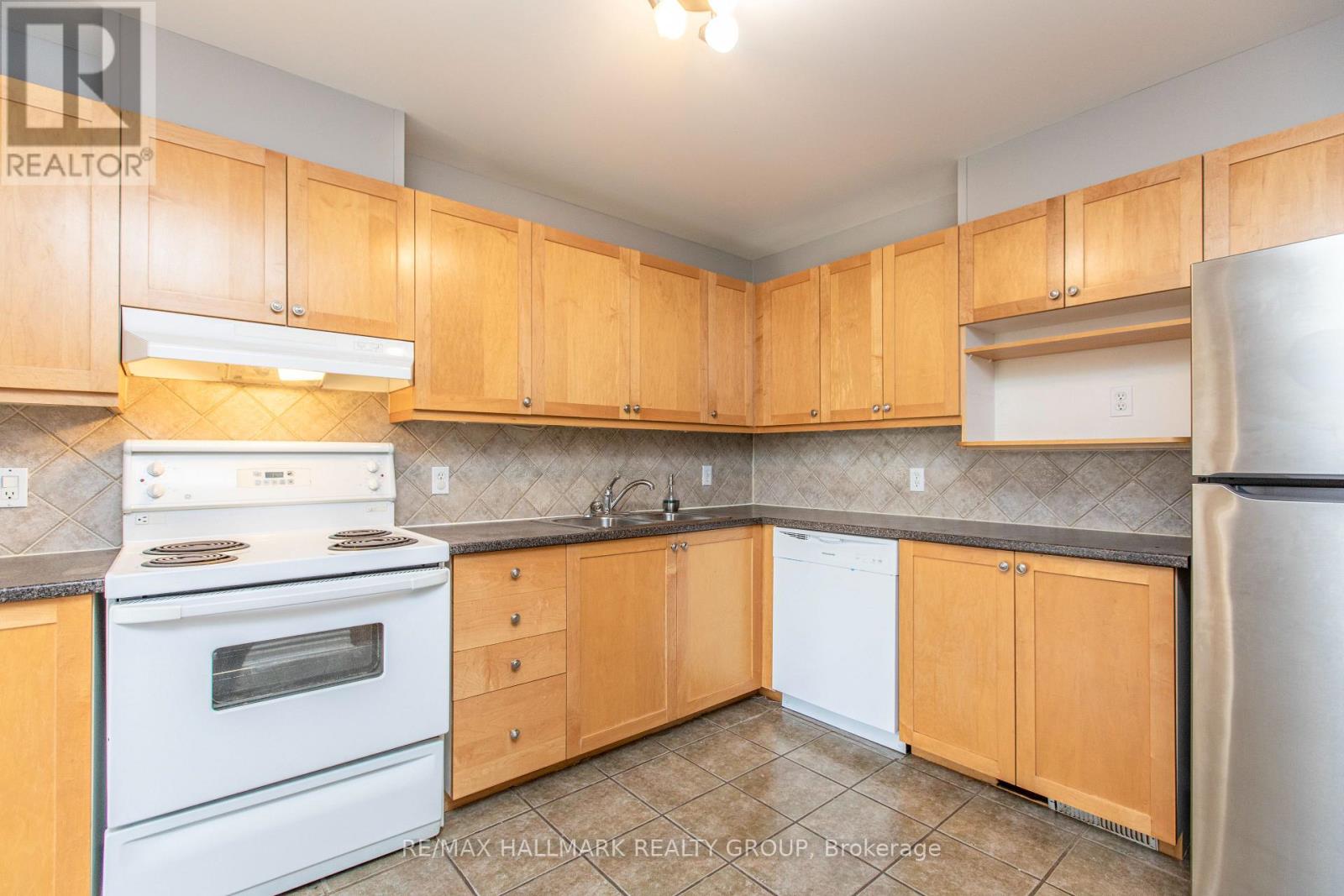 550 Renaissance Drive, Ottawa, Ontario  K4A 4E8 - Photo 9 - X12206009