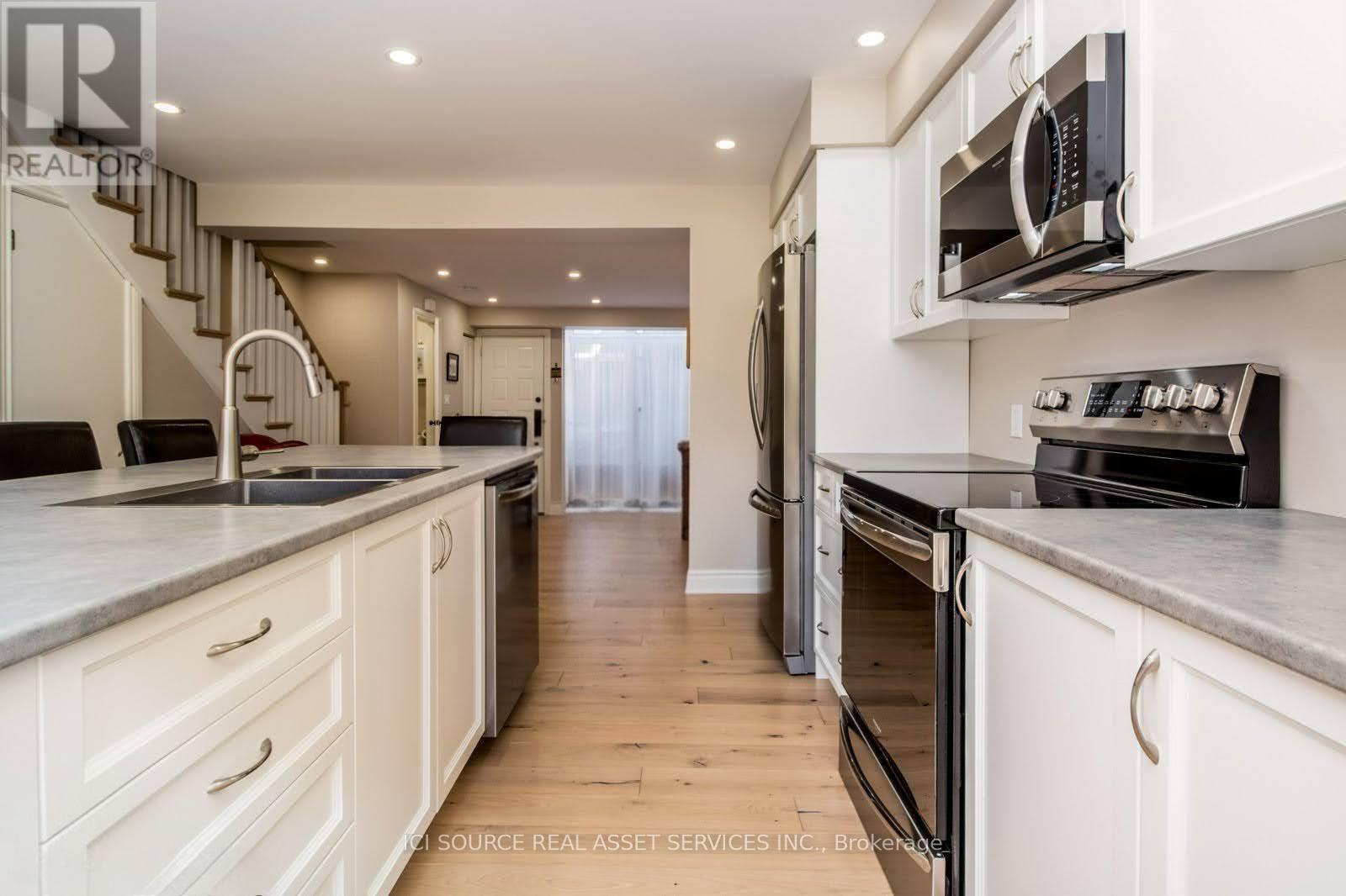 55 - 1 Place D'armes, Kingston, Ontario  K7K 6S3 - Photo 3 - X12205907