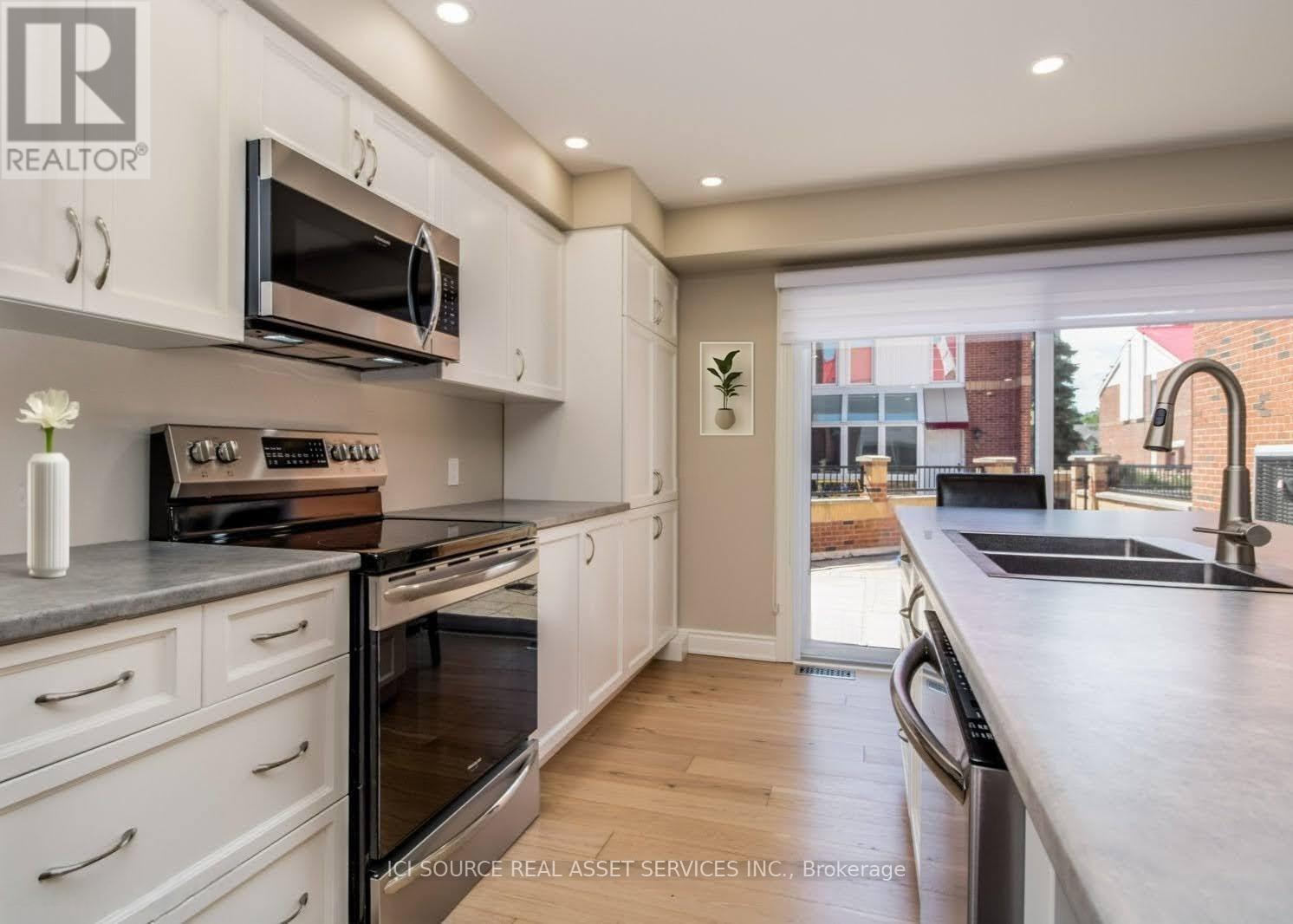 55 - 1 Place D'armes, Kingston, Ontario  K7K 6S3 - Photo 2 - X12205907