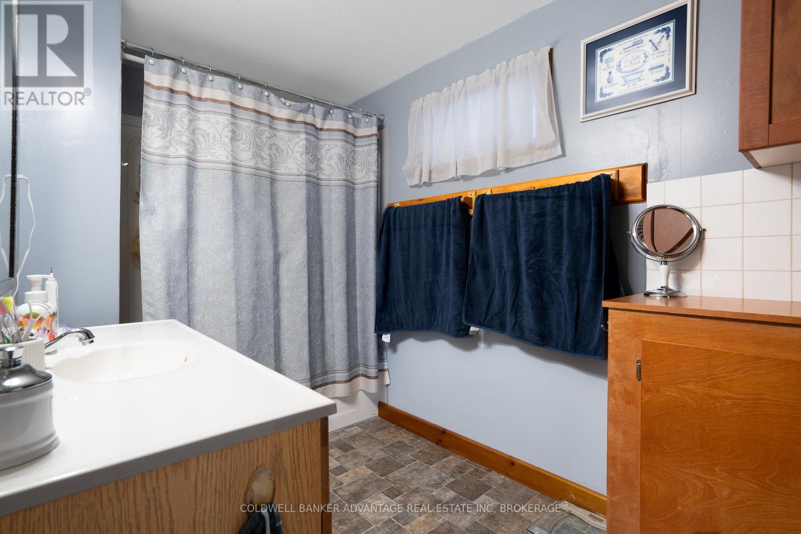 1563 Thompson Road, Fort Erie, Ontario  L2A 5M4 - Photo 22 - X12206010