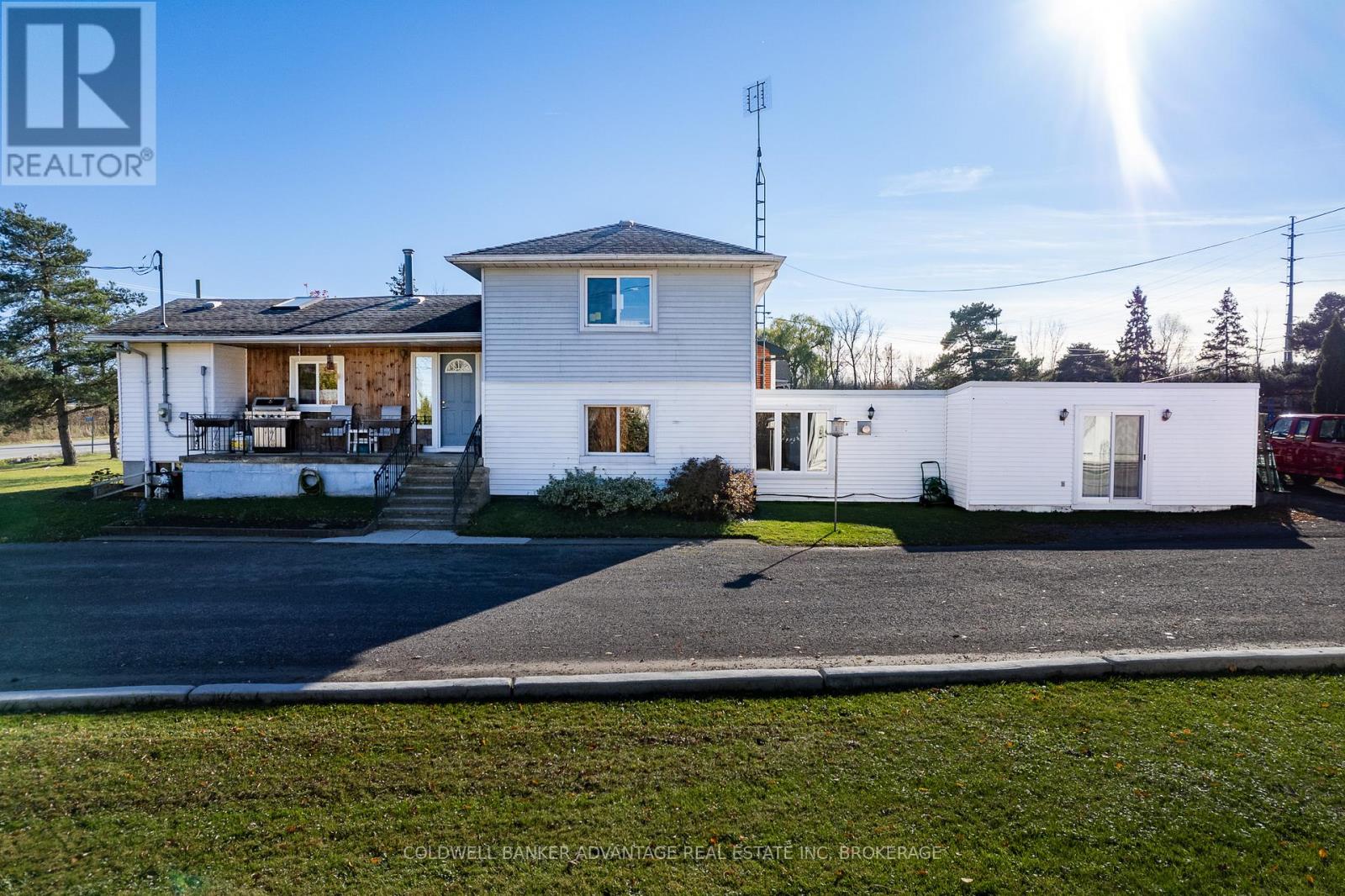 1563 Thompson Road, Fort Erie, Ontario  L2A 5M4 - Photo 3 - X12206010