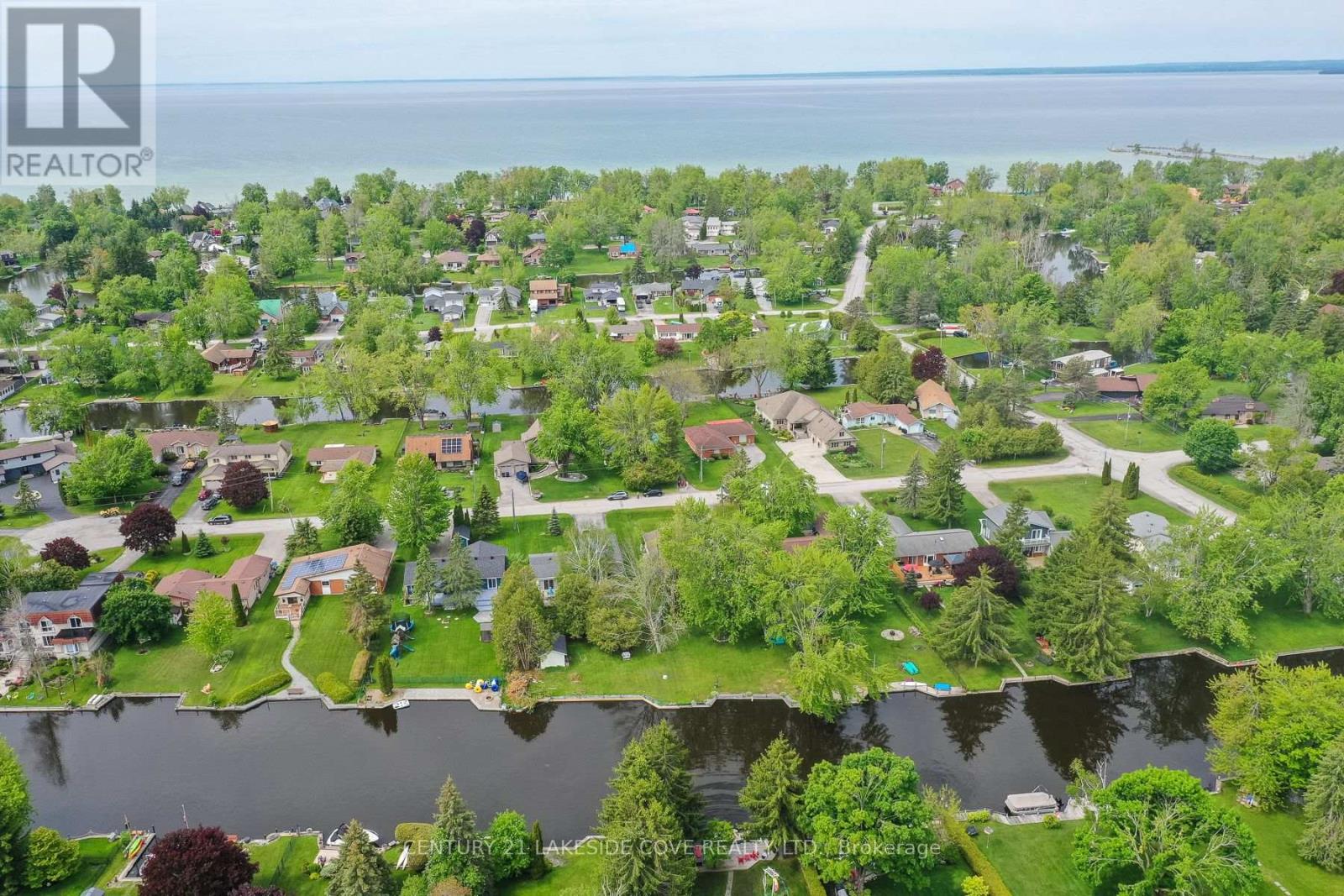 9 Pinetree Court, Ramara, Ontario  L0K 1B0 - Photo 2 - S12190043