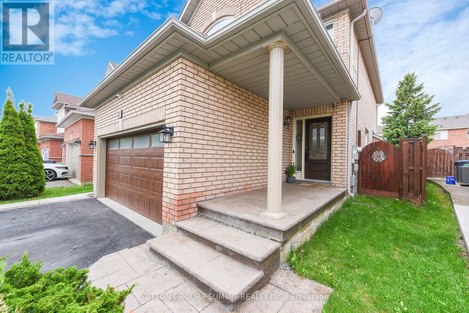 7 Blue Lake Avenue, Brampton, Ontario  L6X 4W1 - Photo 2 - W12182313