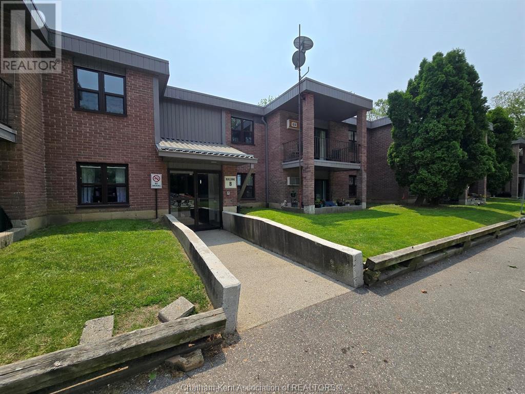 MLS# 25014141: 12 MONTGOMERY DRIVE Unit# B203, Wallaceburg, Canada