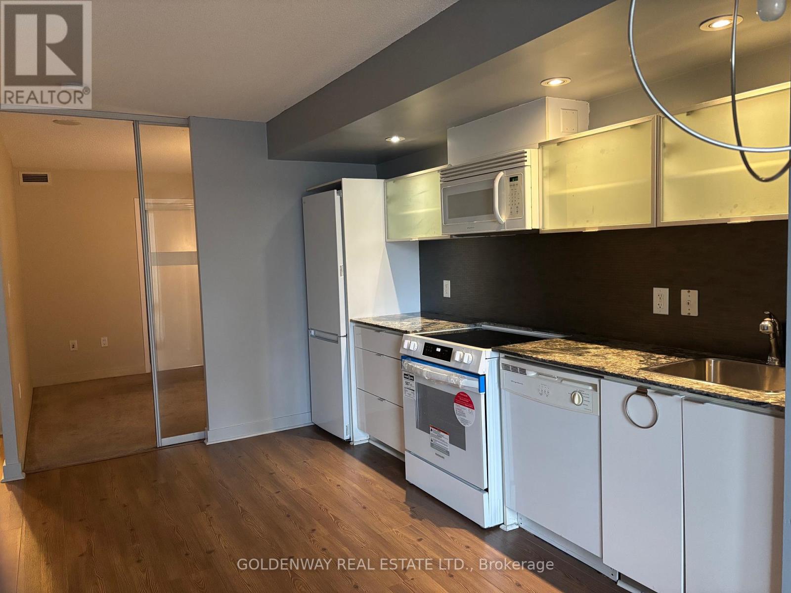 717 - 4k Spadina Avenue, Toronto, Ontario  M5V 3Z9 - Photo 9 - C12131510