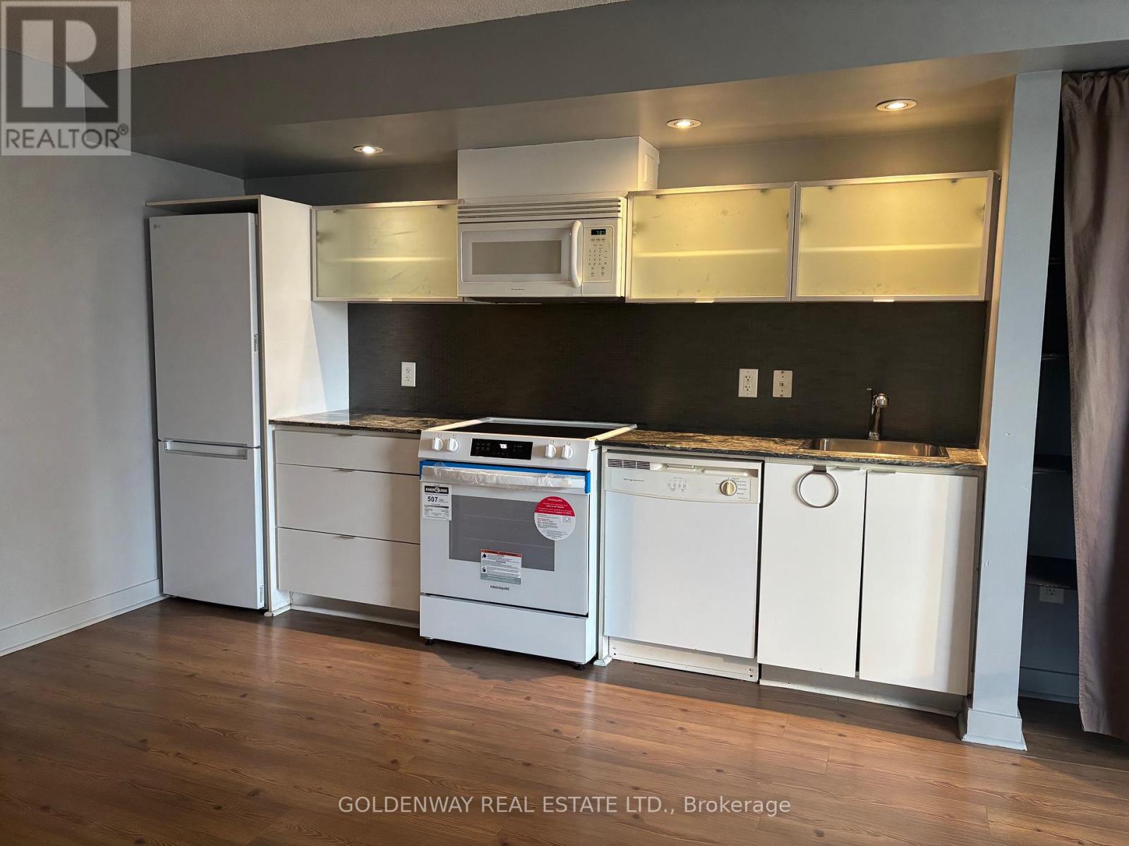 717 - 4k Spadina Avenue, Toronto, Ontario  M5V 3Z9 - Photo 10 - C12131510