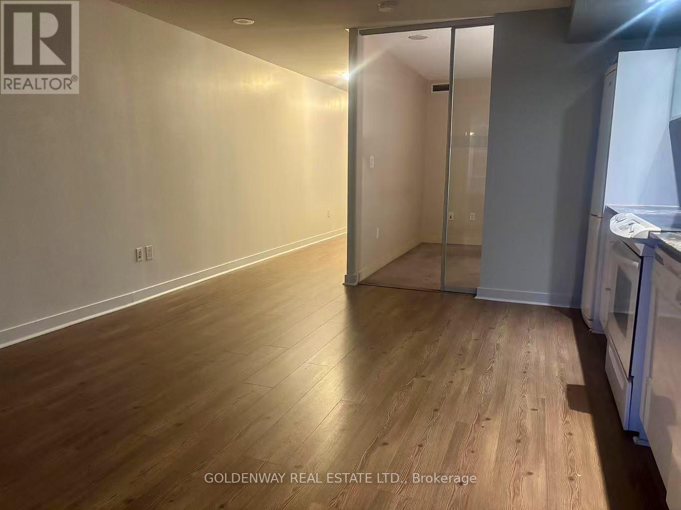 717 - 4k Spadina Avenue, Toronto, Ontario  M5V 3Z9 - Photo 5 - C12131510