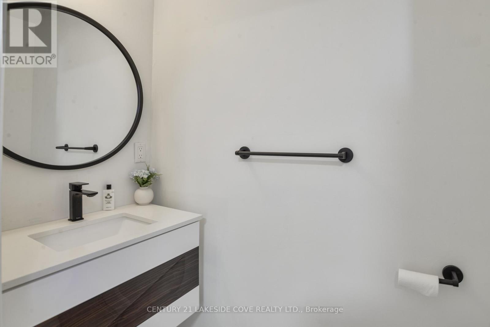3568 Amilia Drive W, Ramara, Ontario  L0K 1B0 - Photo 16 - S12174138