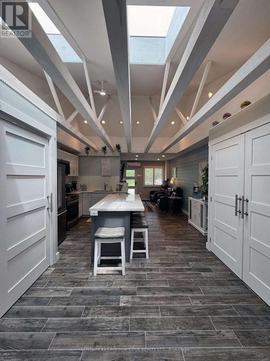 Unit 2 - 3 Paradise Boulevard, Ramara, Ontario  L0K 1B0 - Photo 6 - S12121332