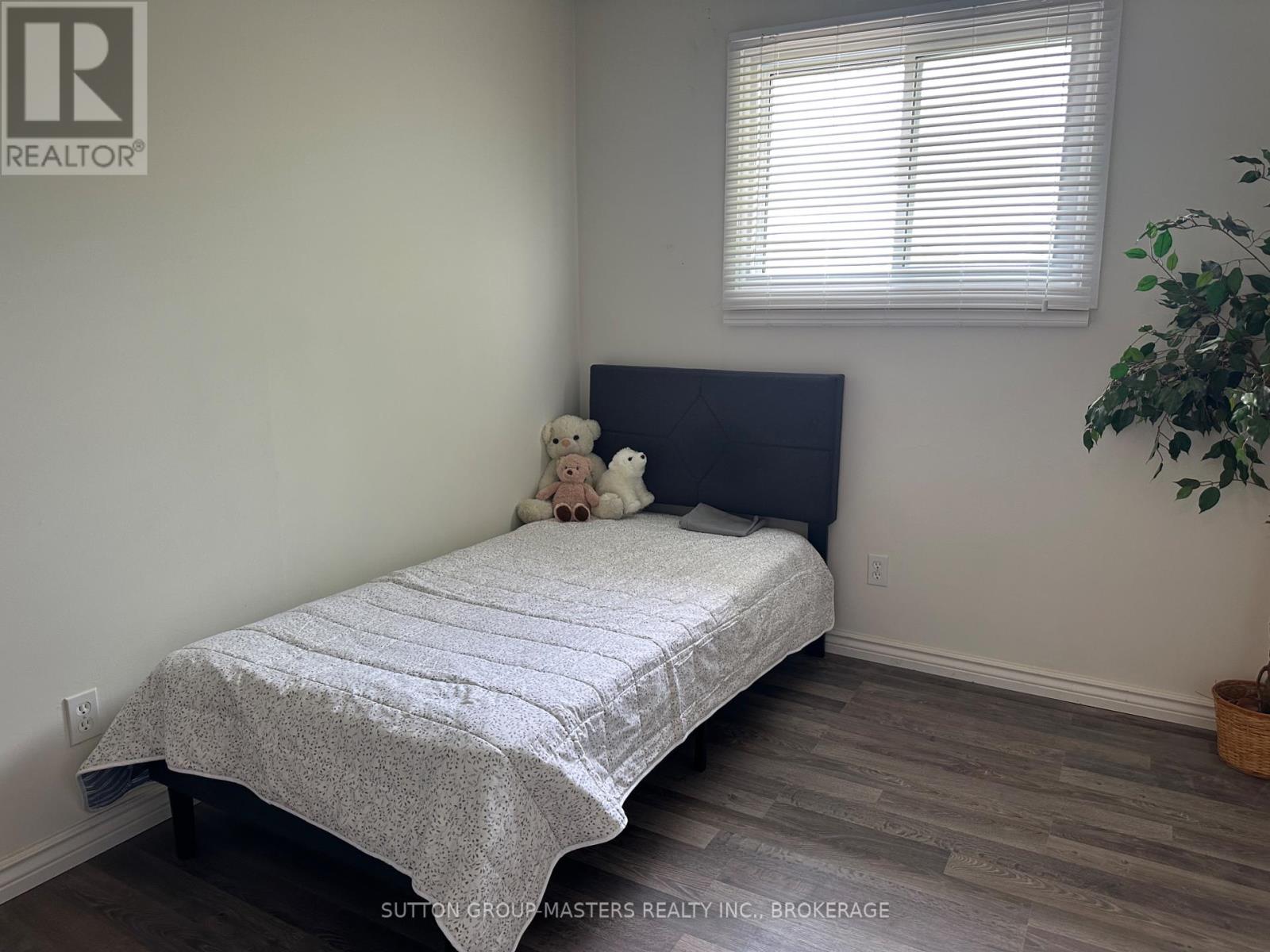 52 Coventry Crescent, Kingston (West Of Sir John A. Blvd), Ontario  K7M 7S7 - Photo 13 - X12088833