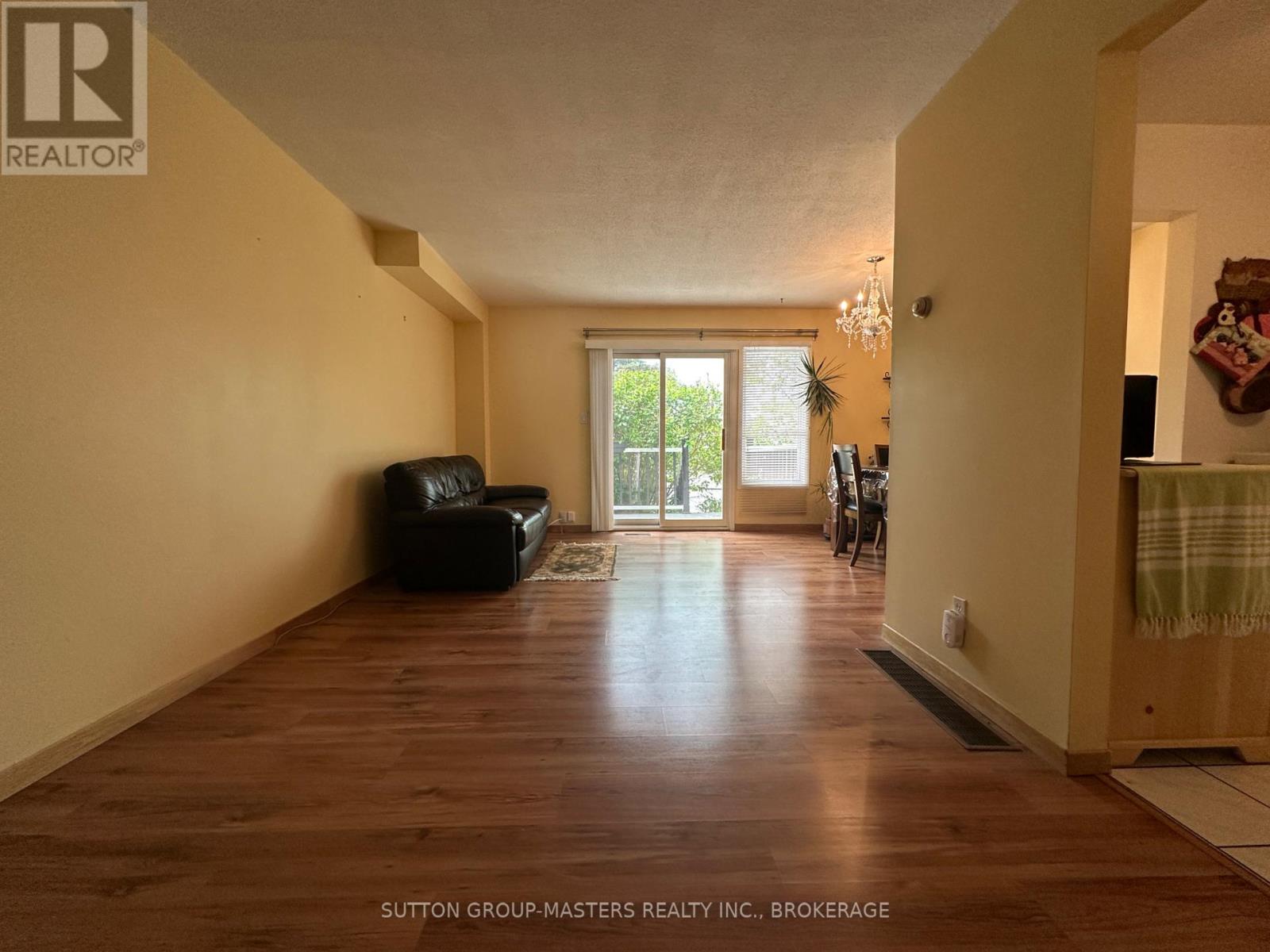 52 Coventry Crescent, Kingston (West Of Sir John A. Blvd), Ontario  K7M 7S7 - Photo 4 - X12088833