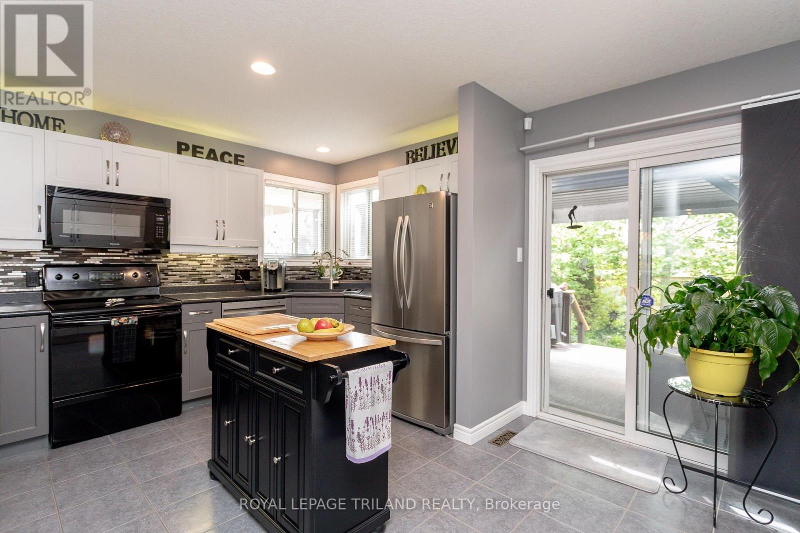 53 Augusta Crescent, St. Thomas, Ontario  N5R 6K1 - Photo 3 - X12206041