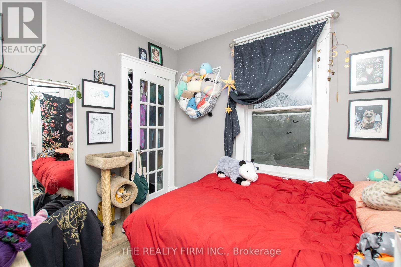 Photo 11 of 40 for 666 Lorne Avenue
