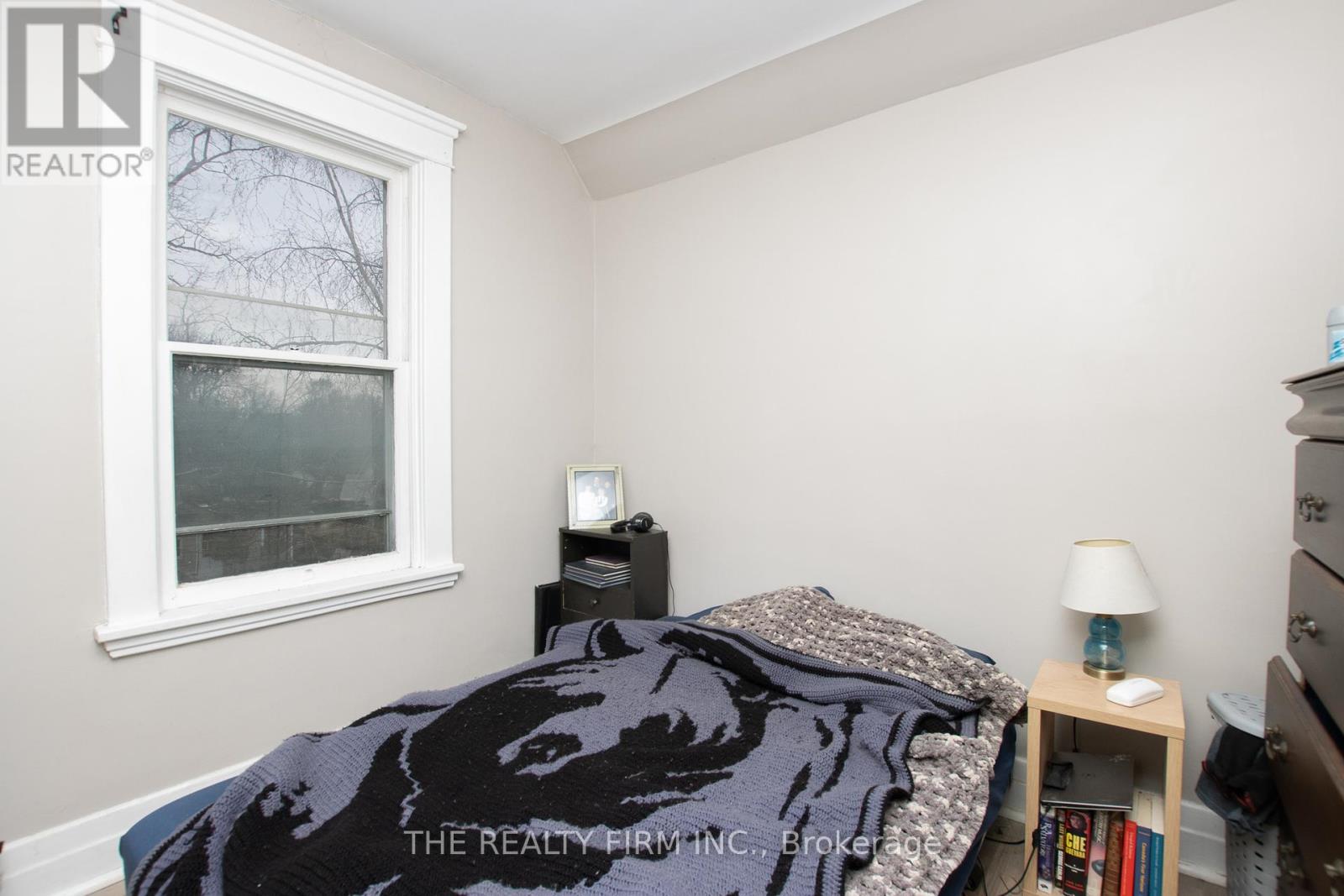 Photo 12 of 40 for 666 Lorne Avenue