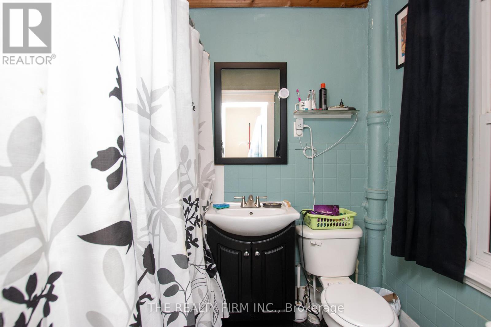 Photo 13 of 40 for 666 Lorne Avenue