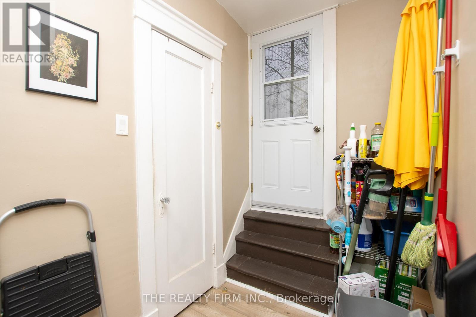 Photo 14 of 40 for 666 Lorne Avenue
