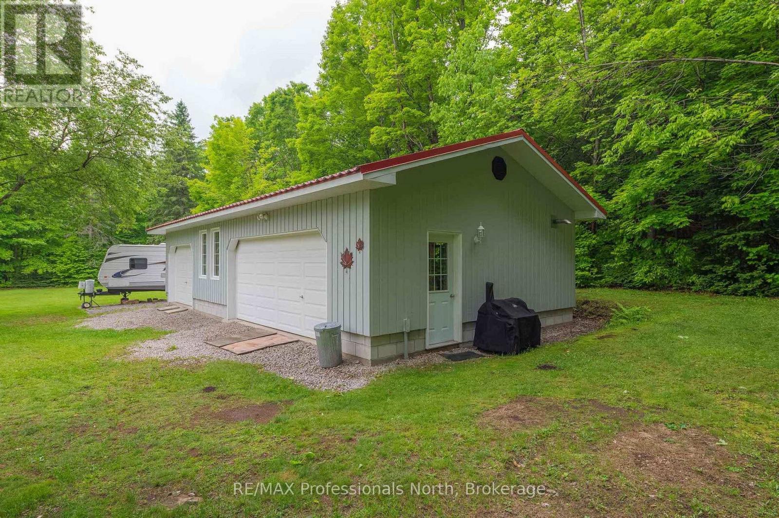 1006 Tennyson Road, Minden Hills, Ontario  K0M 2K0 - Photo 10 - X12206061