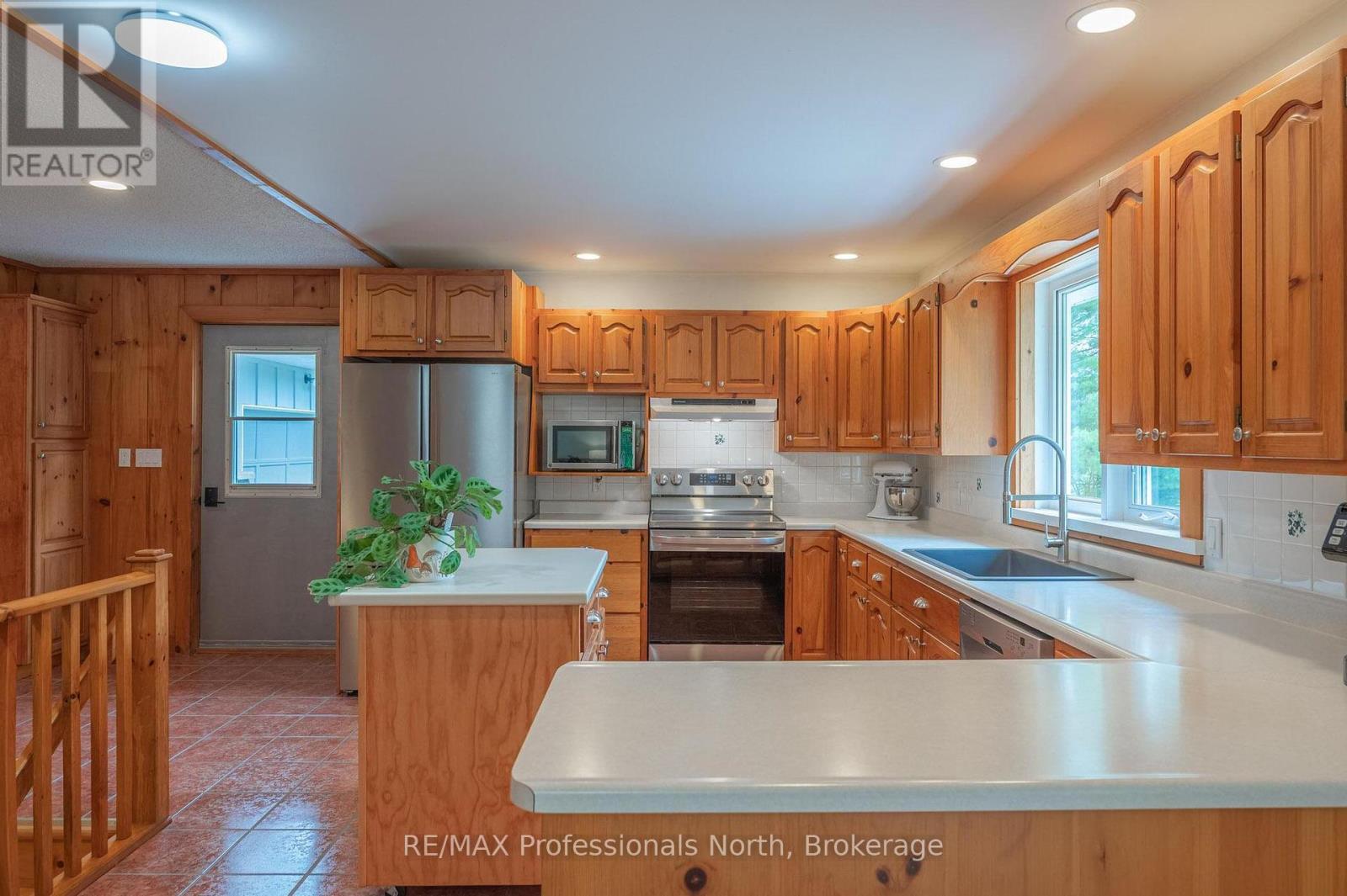 1006 Tennyson Road, Minden Hills, Ontario  K0M 2K0 - Photo 17 - X12206061