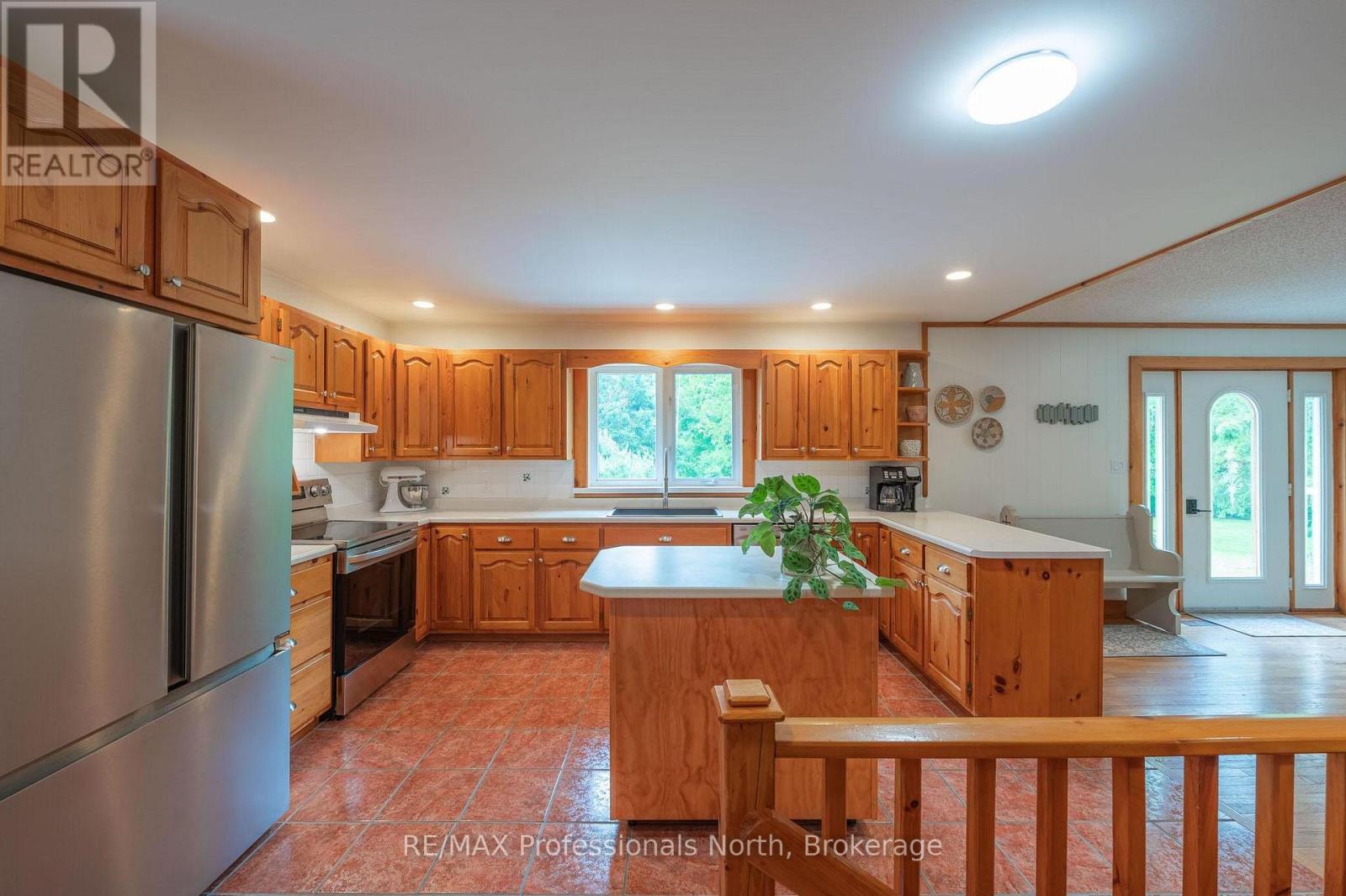 1006 Tennyson Road, Minden Hills, Ontario  K0M 2K0 - Photo 27 - X12206061