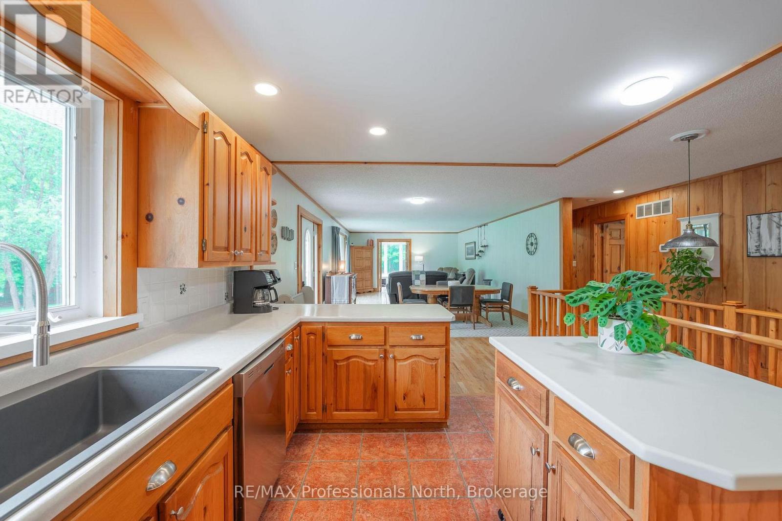 1006 Tennyson Road, Minden Hills, Ontario  K0M 2K0 - Photo 31 - X12206061
