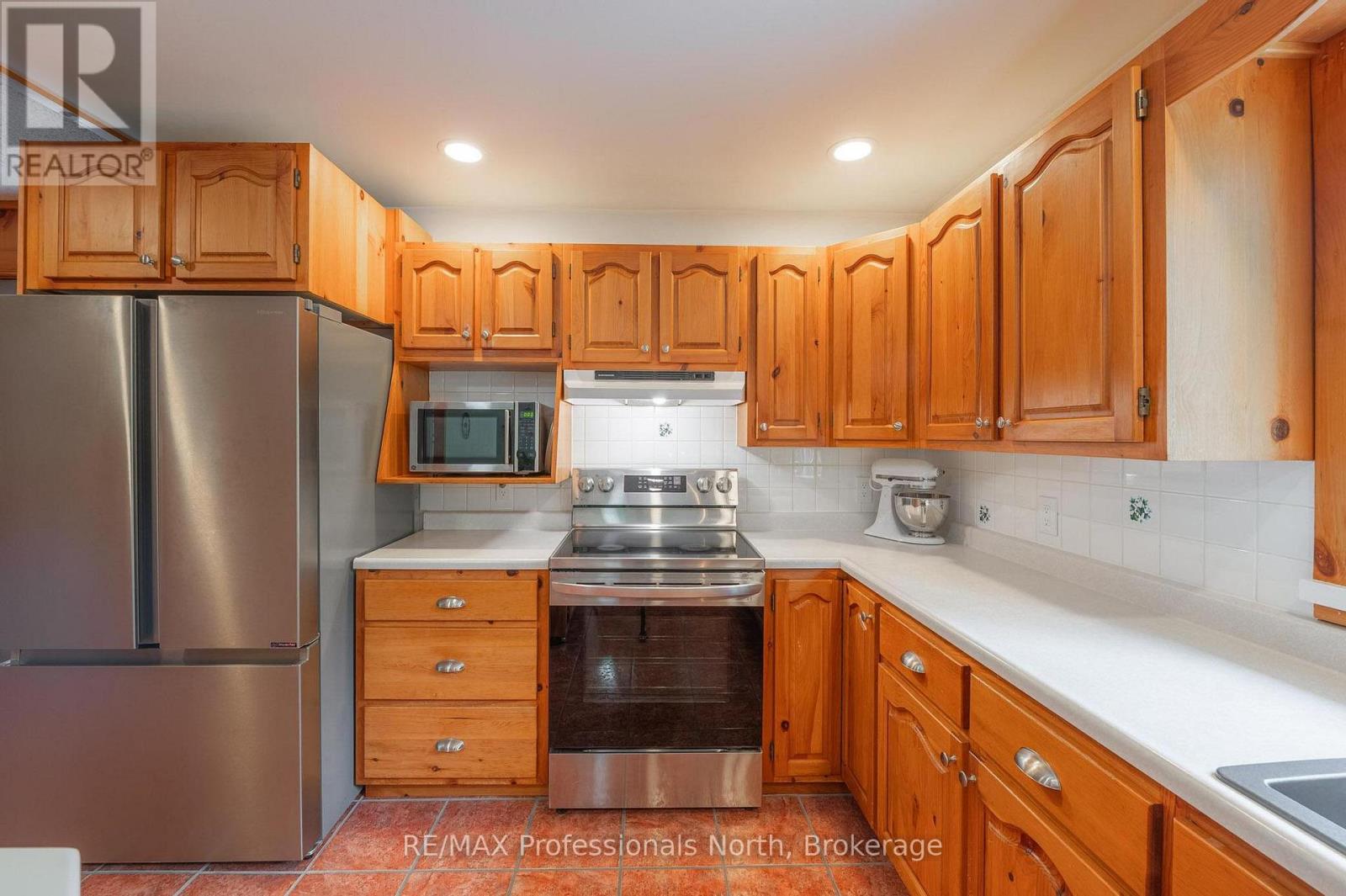 1006 Tennyson Road, Minden Hills, Ontario  K0M 2K0 - Photo 32 - X12206061