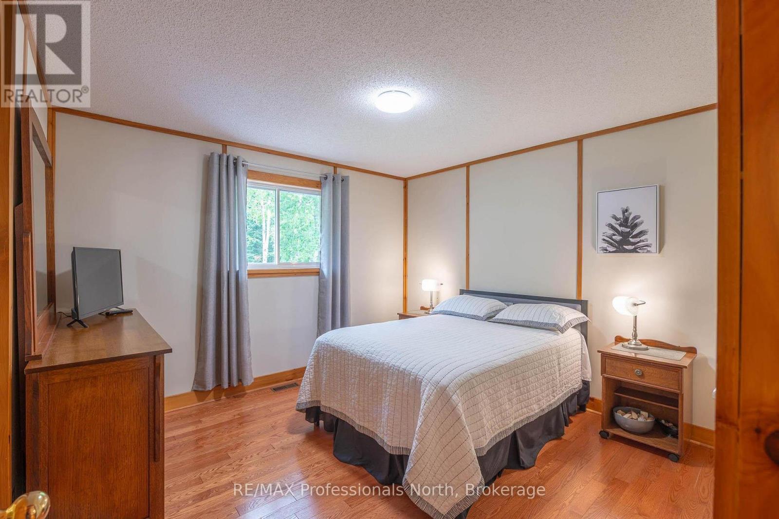 1006 Tennyson Road, Minden Hills, Ontario  K0M 2K0 - Photo 36 - X12206061
