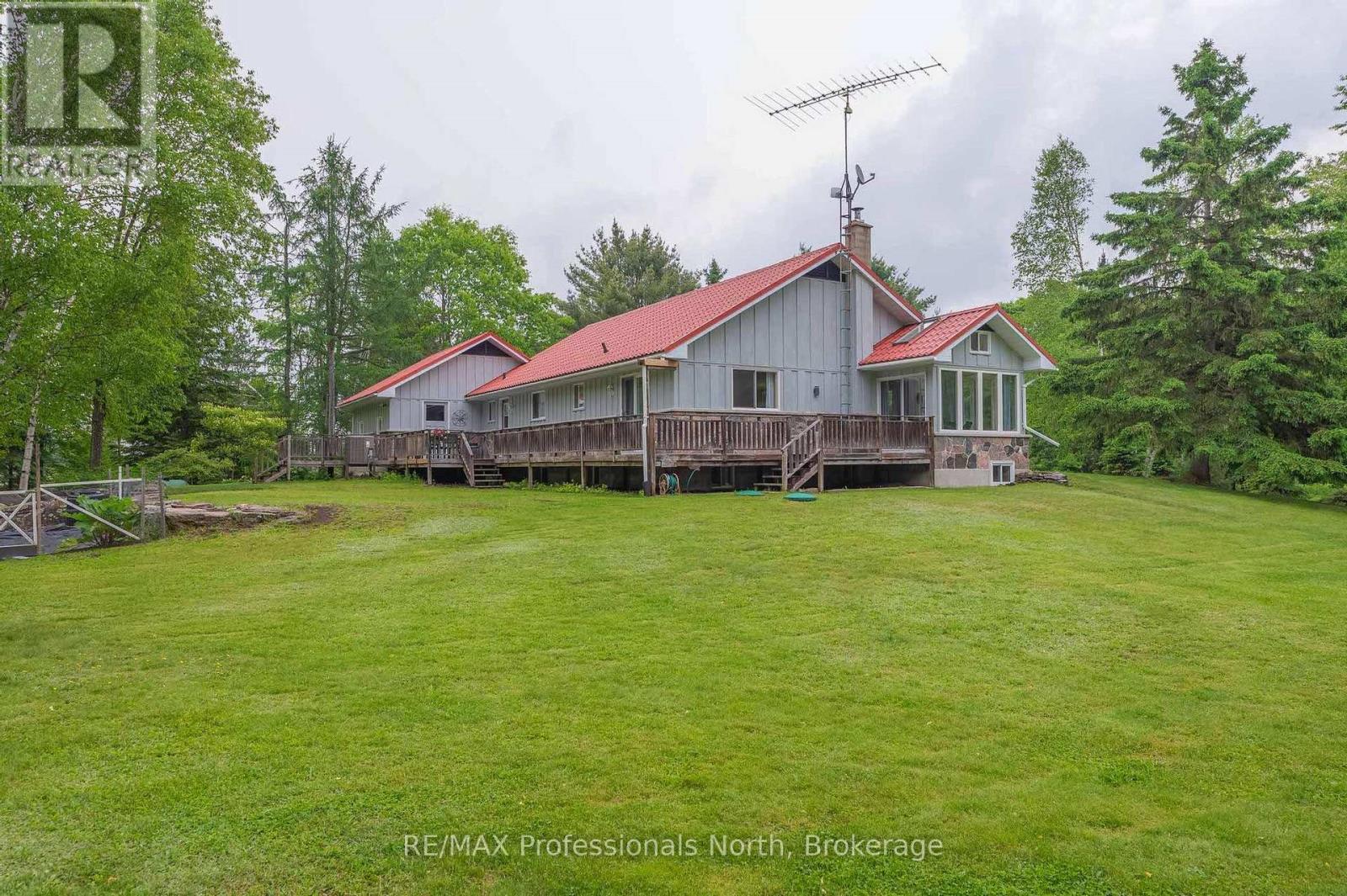 1006 Tennyson Road, Minden Hills, Ontario  K0M 2K0 - Photo 9 - X12206061
