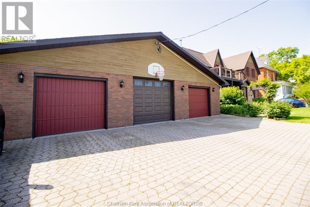 Property at 452 Wallace STREET image 2