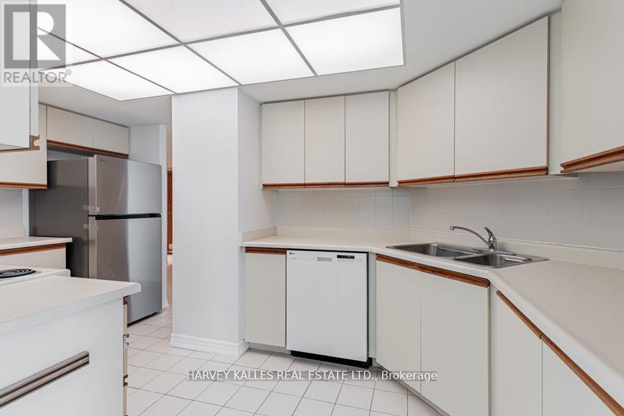 2507 - 77 Harbour Square, Toronto, Ontario  M5J 2S2 - Photo 14 - C12205388