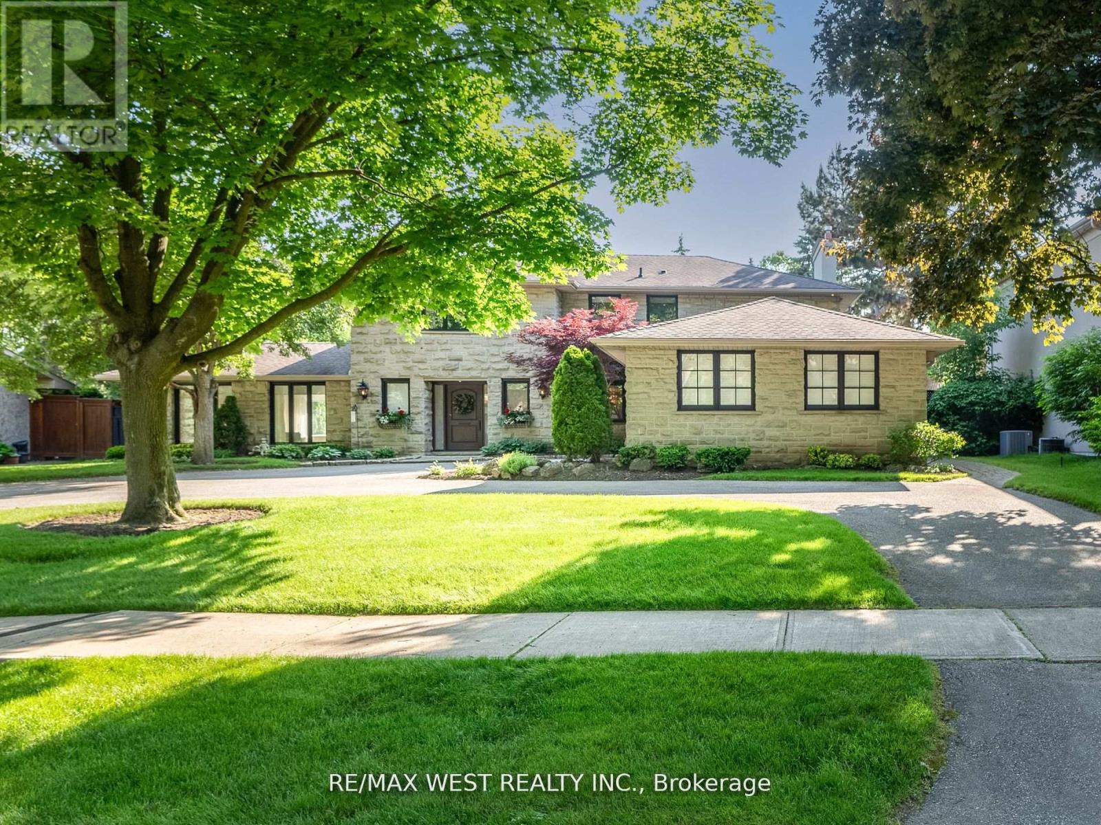 57 EDENVALE CRESCENT, Toronto, Ontario