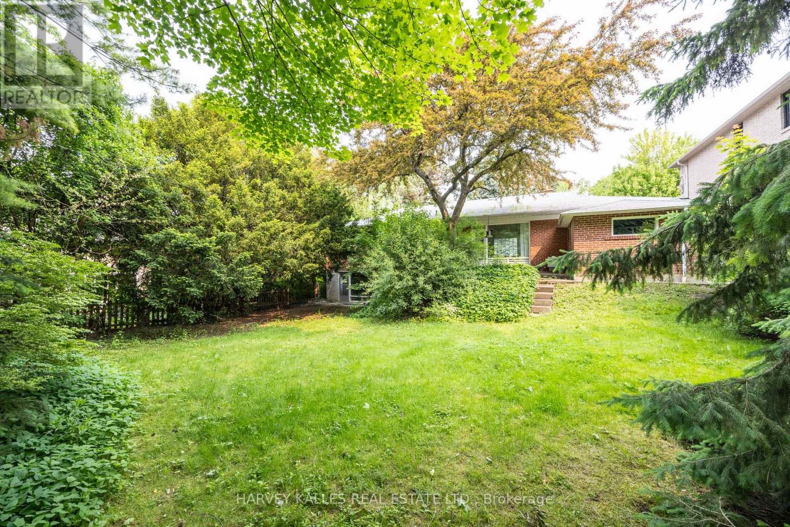 17 Munro Boulevard, Toronto (St. Andrew-Windfields), Ontario  M2L 1C1 - Photo 28 - C12206005