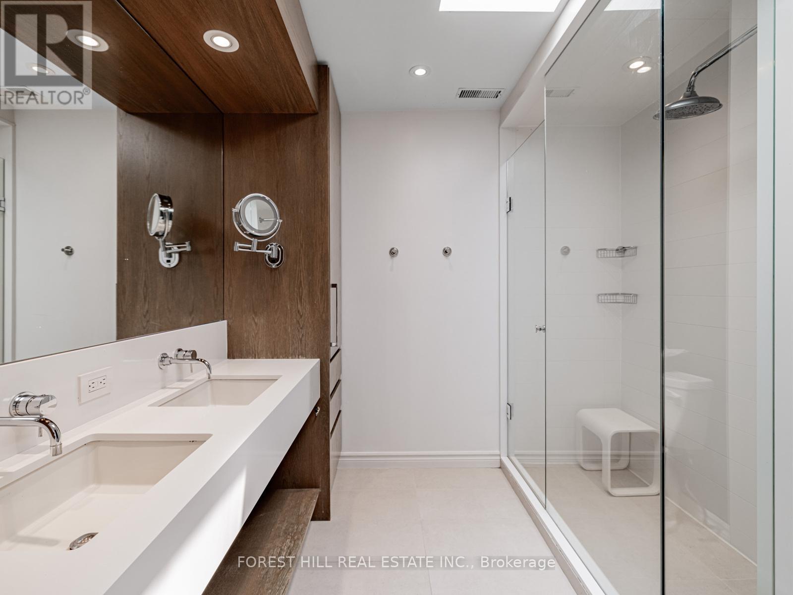 45 WESTOVER HILL ROAD Toronto (Humewood-Cedarvale), ON M6C 3J6